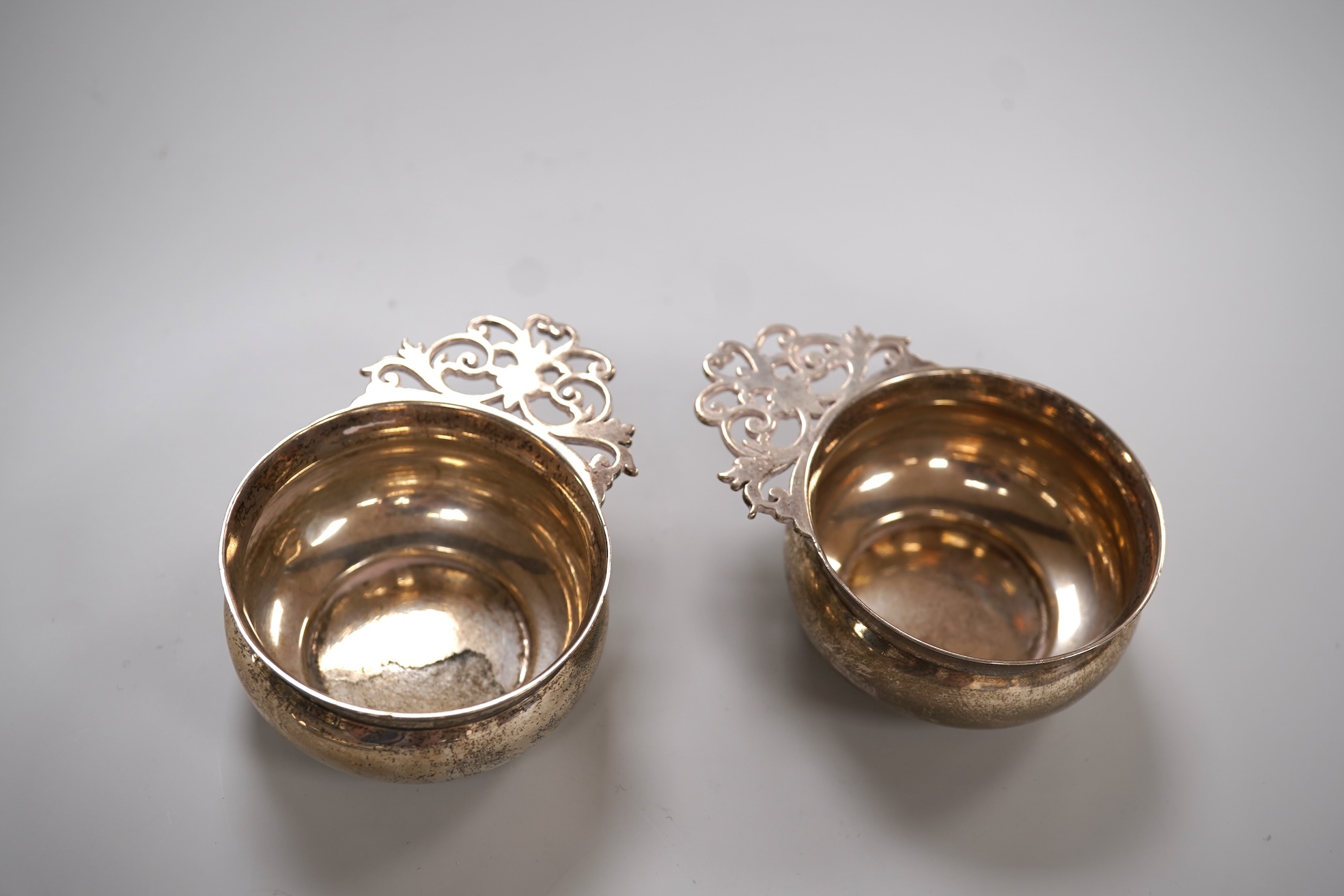 A George V engine turned silver cigarette case by Smith & Bartlam, Birmingham, 1921, a pair of Edwardian silver single handled small dishes by Goldsmiths & Silversmiths Co Ltd and a silver egg cup.